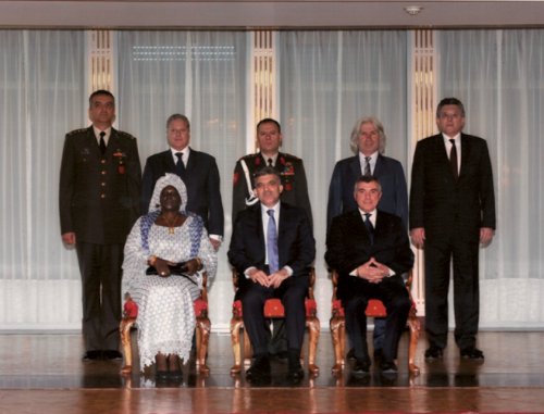 Photo de famille avec SE Sophie SOW et le Président Turc Abdullah GUL 